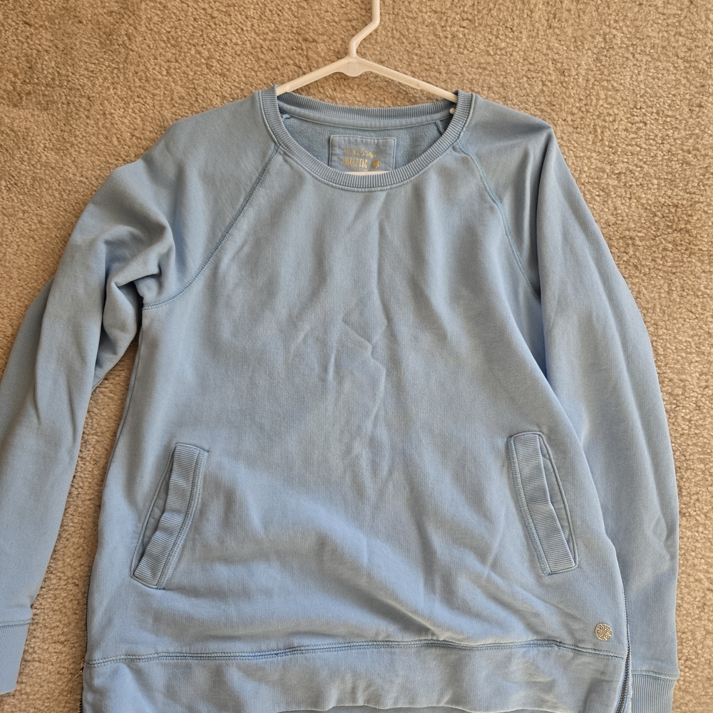 Lilly Pulitzer Luxe Light Blue Sweatshirt Gold Zip Detail Size M NWOT